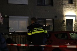 Gewonde en schade na explosie en uitslaande brand bij woning in Almere