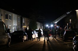 Gewonde en schade na explosie en uitslaande brand bij woning in Almere