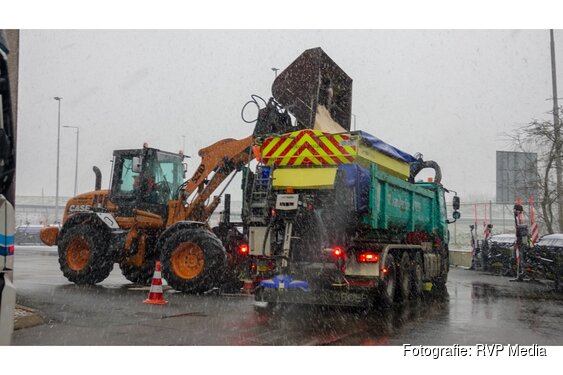 Strooiwagens van Rijkswaterstaat maken zich klaar voor sneeuwval