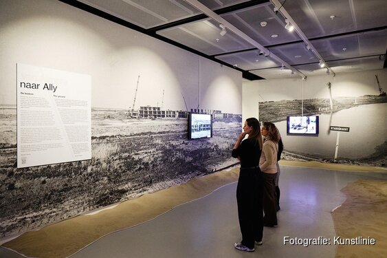 Tentoonstelling Van Almere naar Ally feestelijk geopend in Kunstlinie
