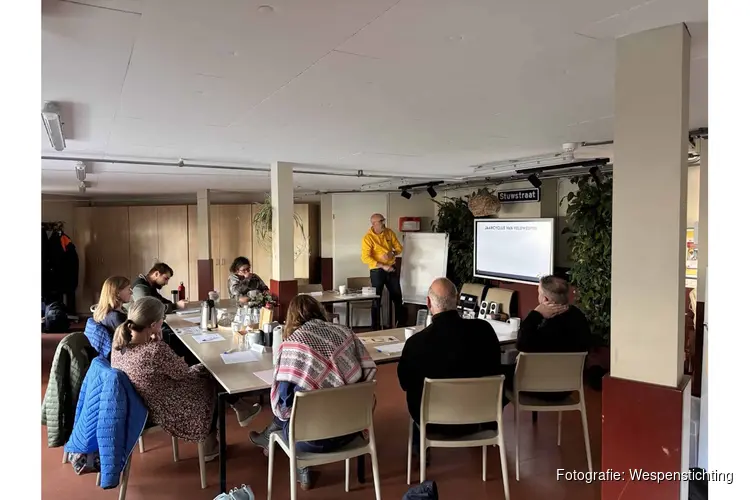 Van hoornaarnest op ongewenste plek naar wespvriendelijke oplossing