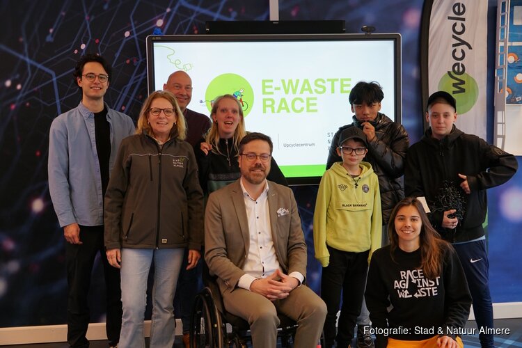 Almeerse scholen strijden tegen elektronisch afval