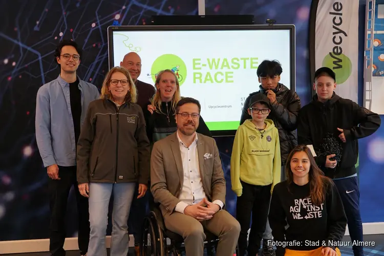 Almeerse scholen strijden tegen elektronisch afval