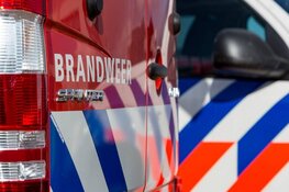 Brandstichting auto aan de A. Roland Holststraat in Almere