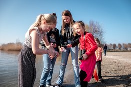 Schatten zoeken op het Almeerderstrand  ‘Jut je mee? Schatten uit de Zuiderzee’