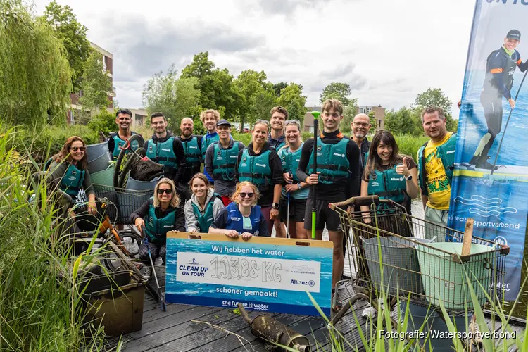 Enorme opbrengst in Almere: Clean up on Tour vist 435 kilo afval uit het water tijdens Dutch Water Week