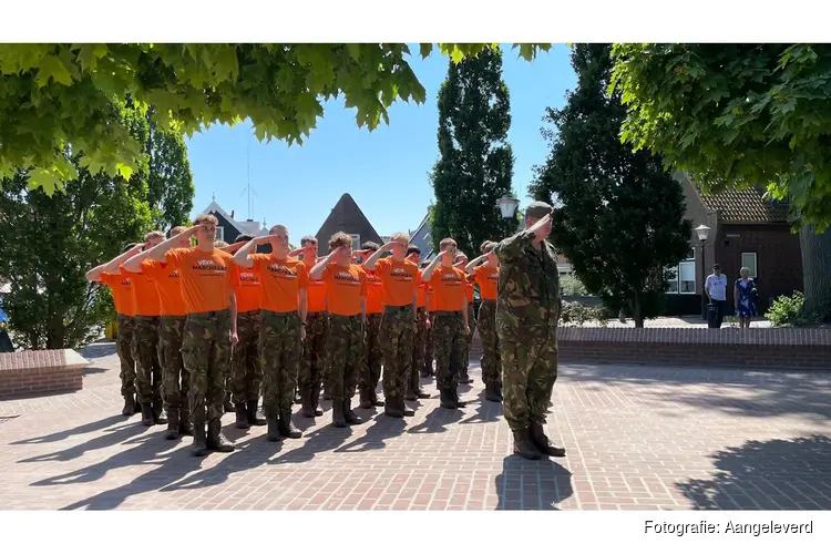 VeVa-studenten marcheren door Almere voor veteranen en vrijheid