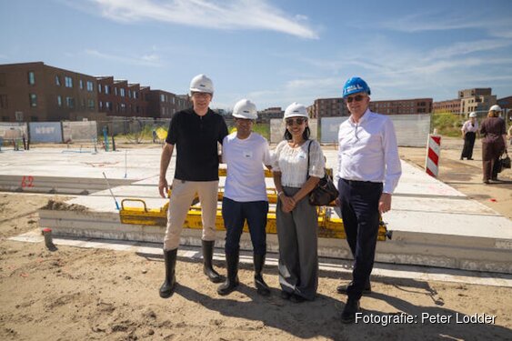 Feestelijk startsein voor de bouw van New Brooklyn Bridge in Almere