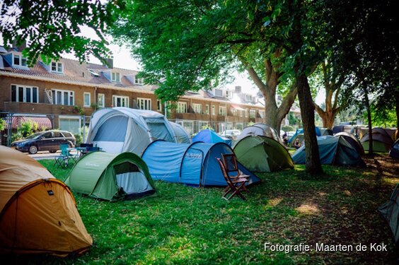 Vakantiegevoel om de hoek: De Buurtcamping strijkt neer in het Almere Beatrixpark