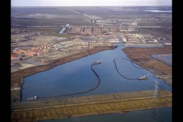 Herontdekte luchtfoto's in geheel herziene tweede druk 'Almere vanuit de wolken'