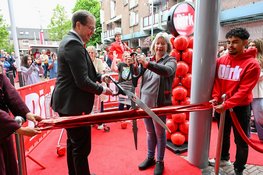 Derde Dirk-supermarkt in Almere opent met volop voordeel