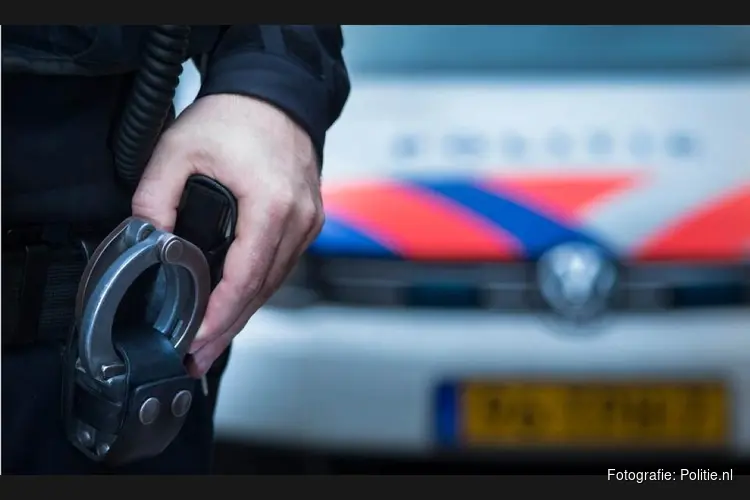 NS-medewerkers en agent gewond bij aanhouding agressieve man in Almere