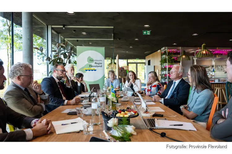 Minister Heerma haalt Flevolandse ideeën op rondom samenwerking Rijk en regio