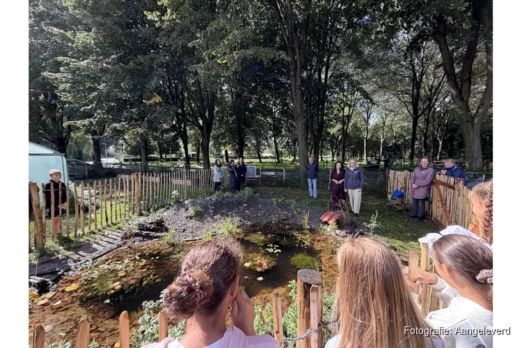 Leerlingen ontdekken het waterleven bij Tiny Poel Den Uylpark