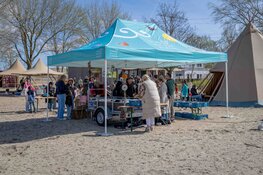 Almeerderstrand verandert in openluchtlaboratorium tijdens strand vol wetenschap
