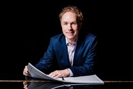 Ralph van Raat neemt publiek mee langs de planeten