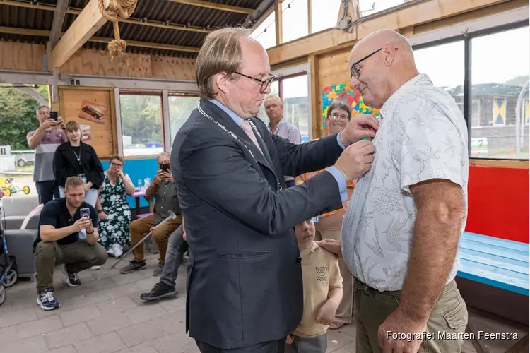 Erepenning van Almere voor Frits Smelt