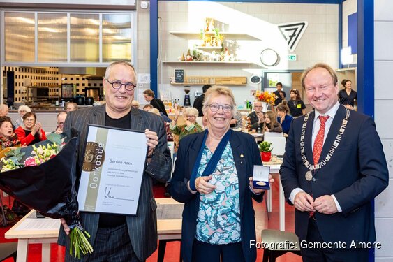 Erepenning van Almere voor Bertien Hoek