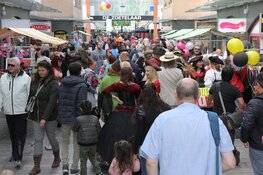 Veel publiek bij buitenvoorstellingen in Almere Centrum