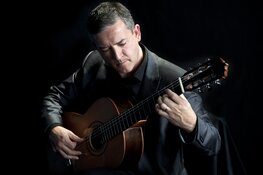 Engelse gitarist Gary Ryan in Gitaarsalon de Oostvaarders