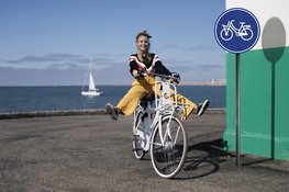 Fietsmerk Cortina past fietsbord aan naar Almeers straatbeeld