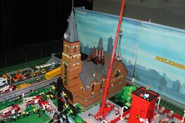 Grote brand Sint Urbanuskerk in Amstelveen in LEGO nagebouwd