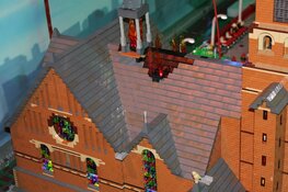 Grote brand Sint Urbanuskerk in Amstelveen in LEGO nagebouwd