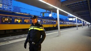 Vernielingen treinstation Almere Oostvaardersplein